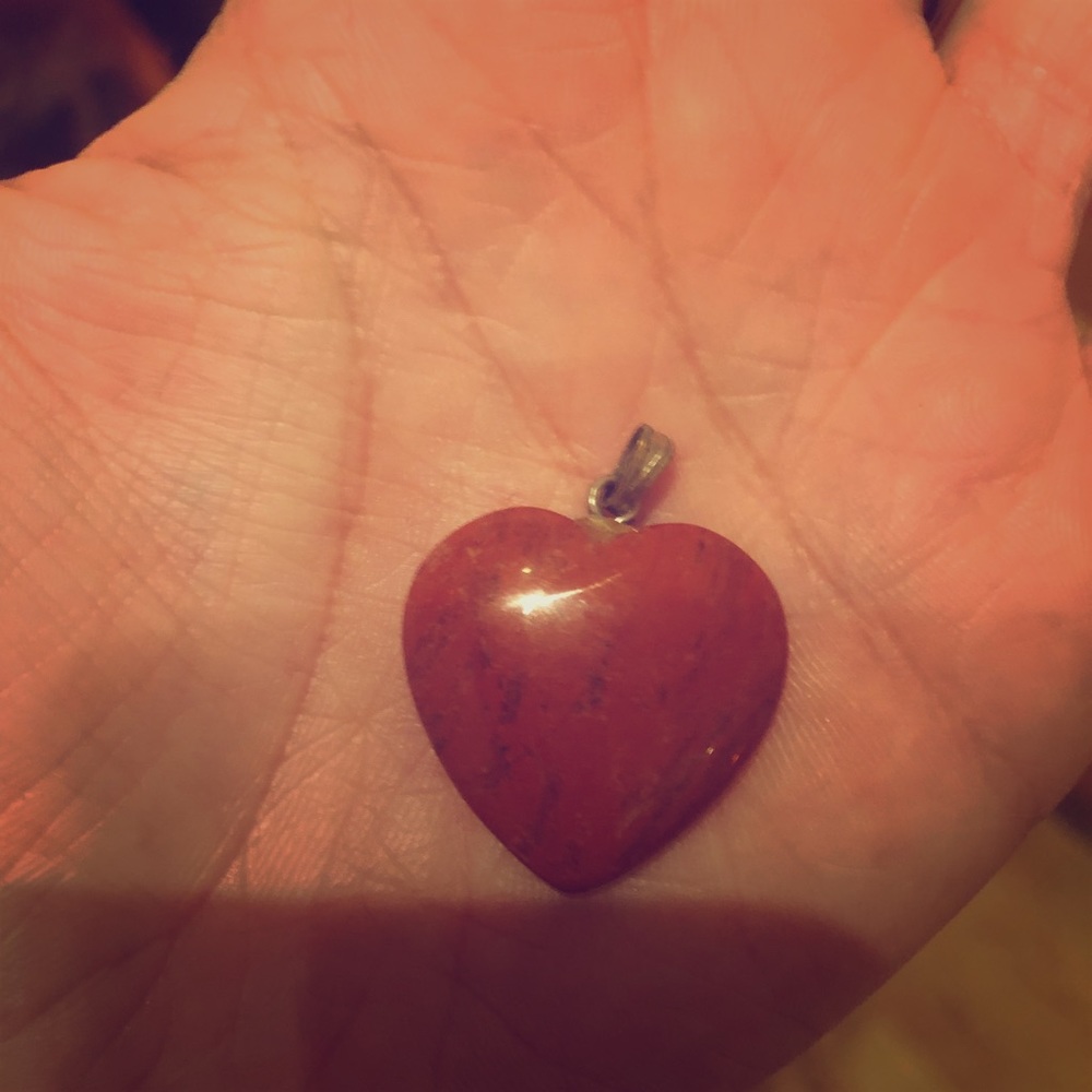 Red heart agate pendant ♥️